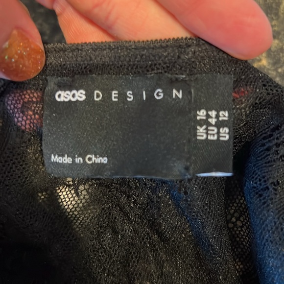 Black mini dress with lace detail cutout - Picture 5 of 6